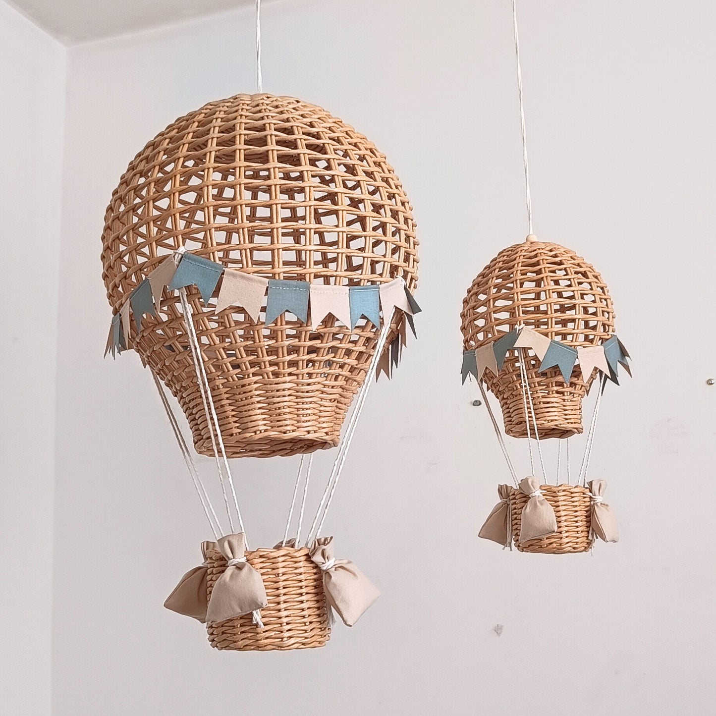 Decorative balloon set