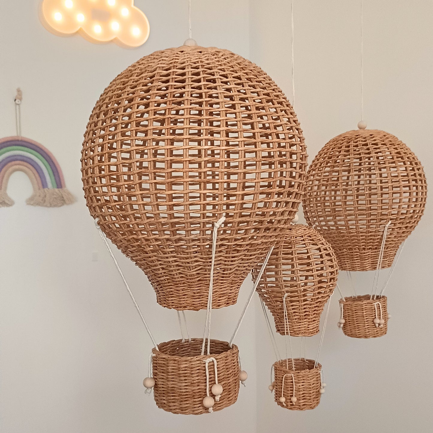 Set of balloons with a decorative basket (3 sizes) for a child's room