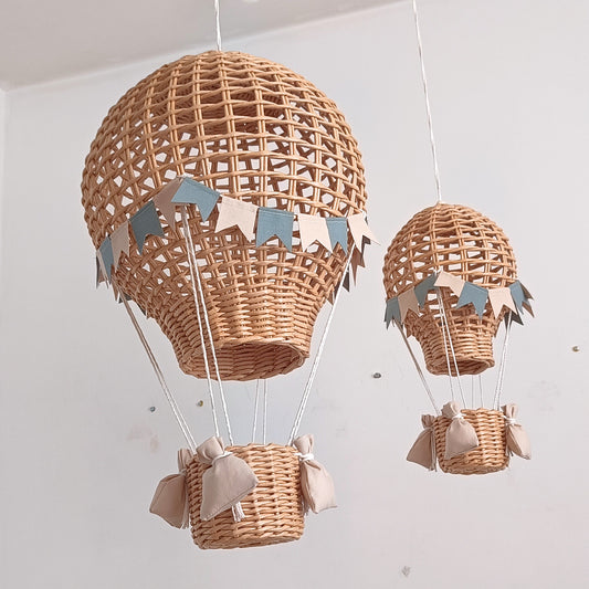 Decorative balloon set
