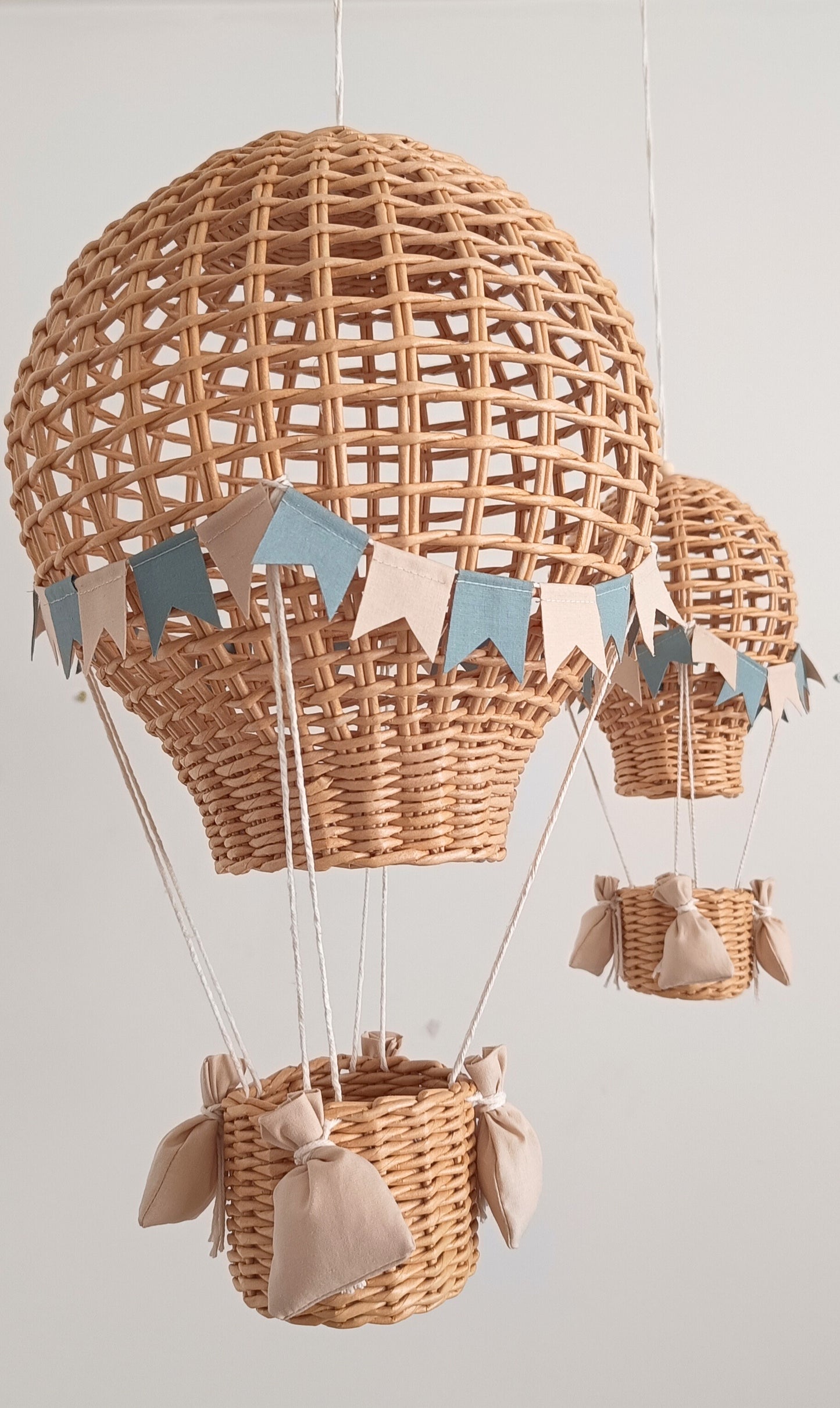 Decorative balloon set