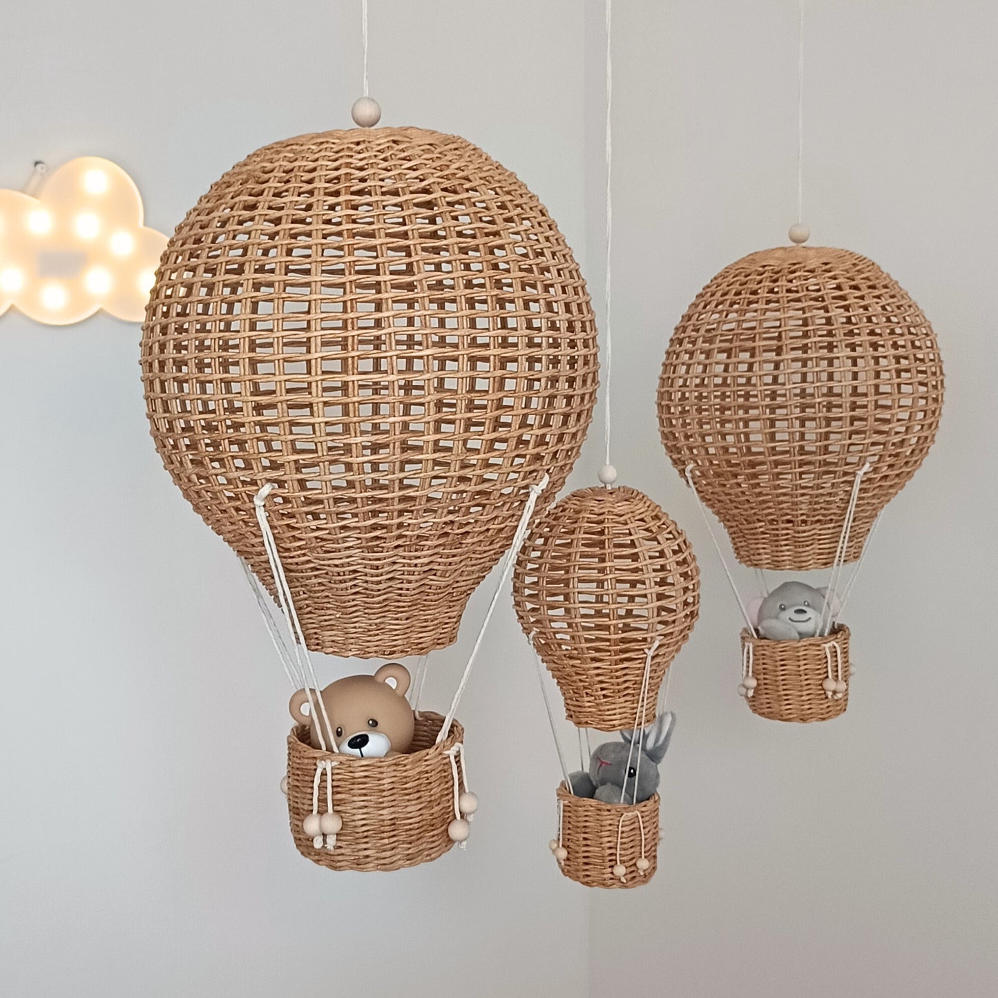 Set of balloons with a decorative basket (3 sizes) for a child's room