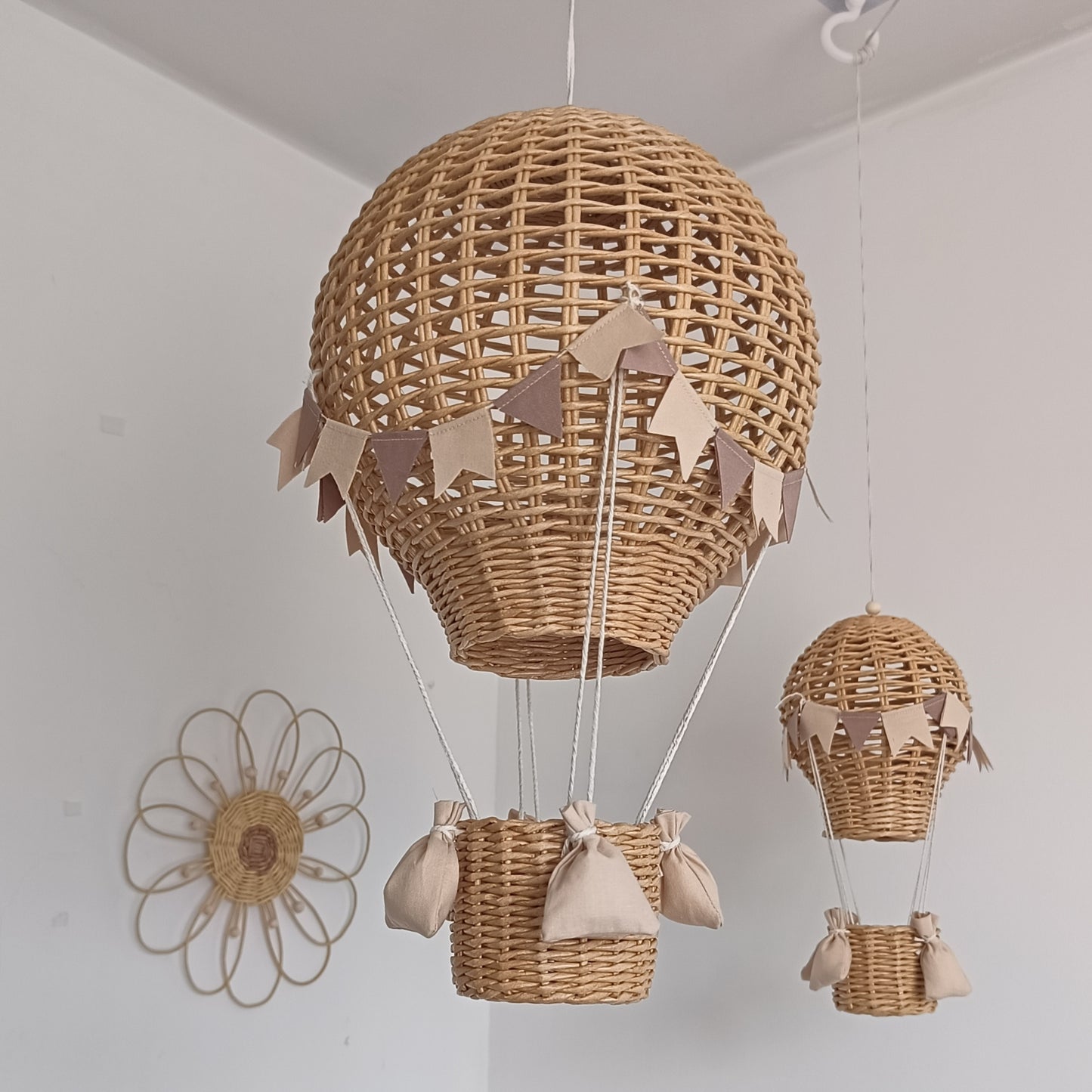 Balloon with basket Set of 2 decorative balloons for a child's room