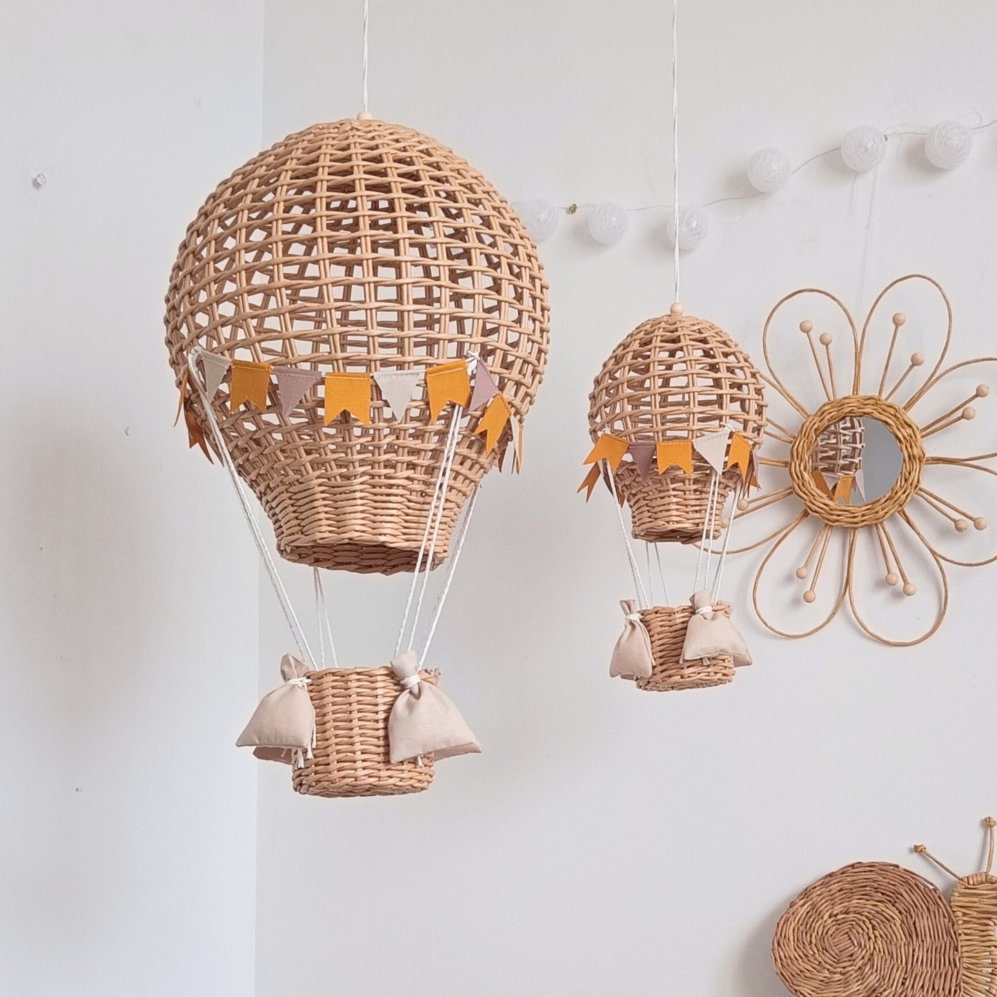 Set of 2 decorative balloons for a child's room