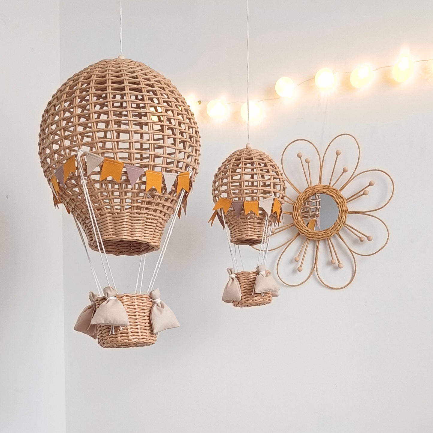 Set of 2 decorative balloons for a child's room