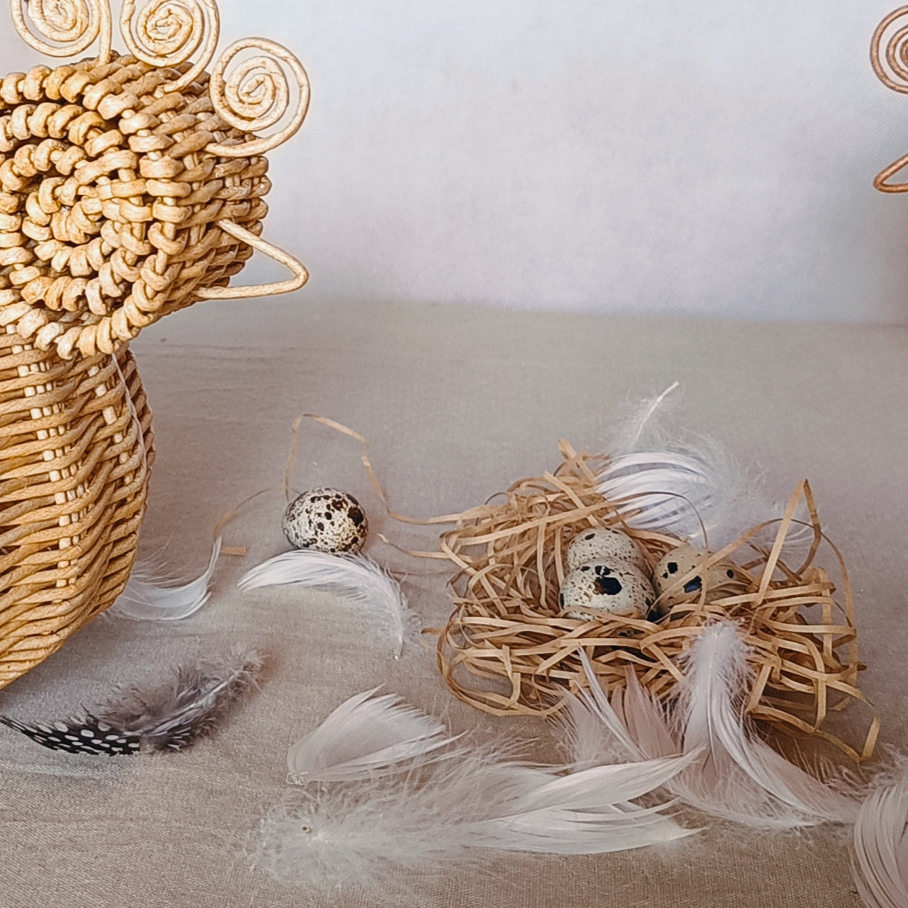 Decorative chicken-shaped basket